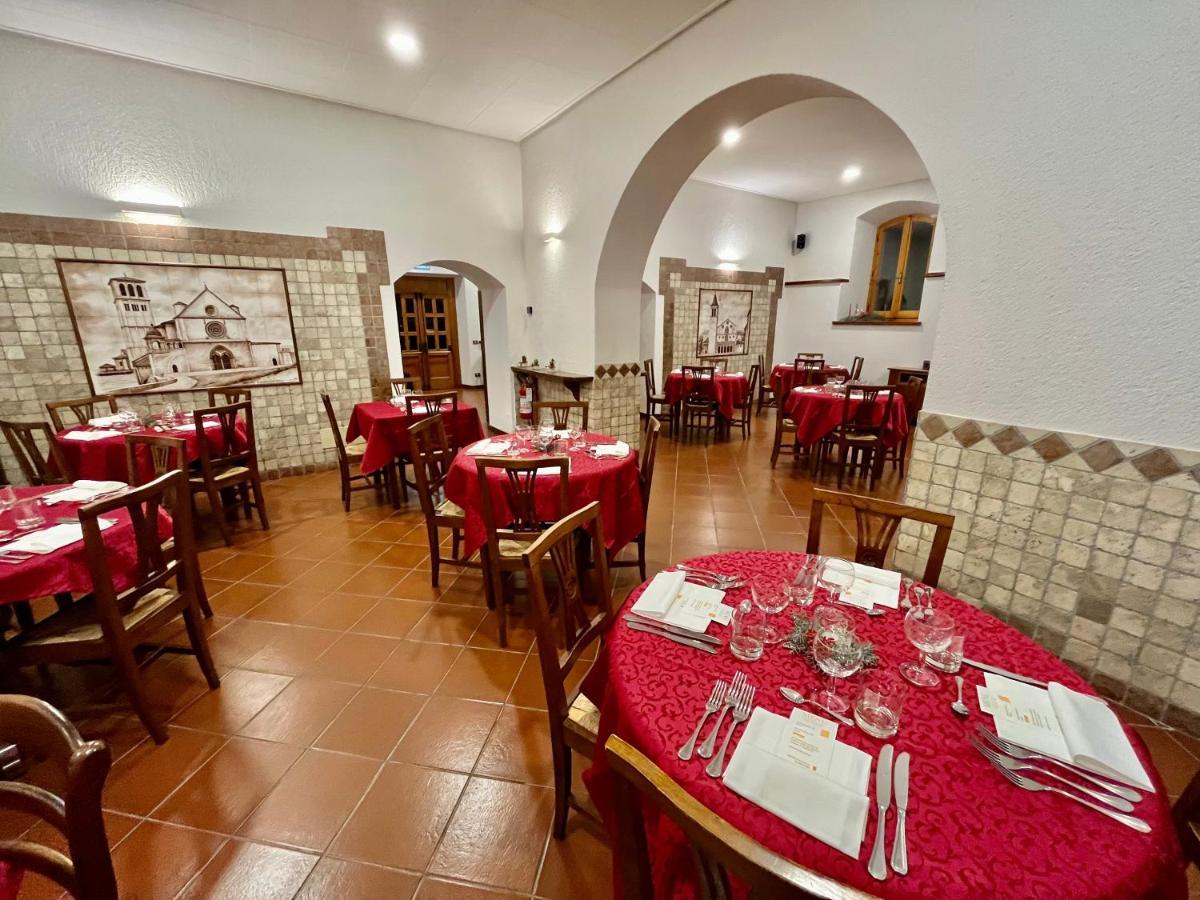 Hotel La Torretta Ассизи Экстерьер фото